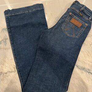 Women’s Wrangler Retro Size 25x36
